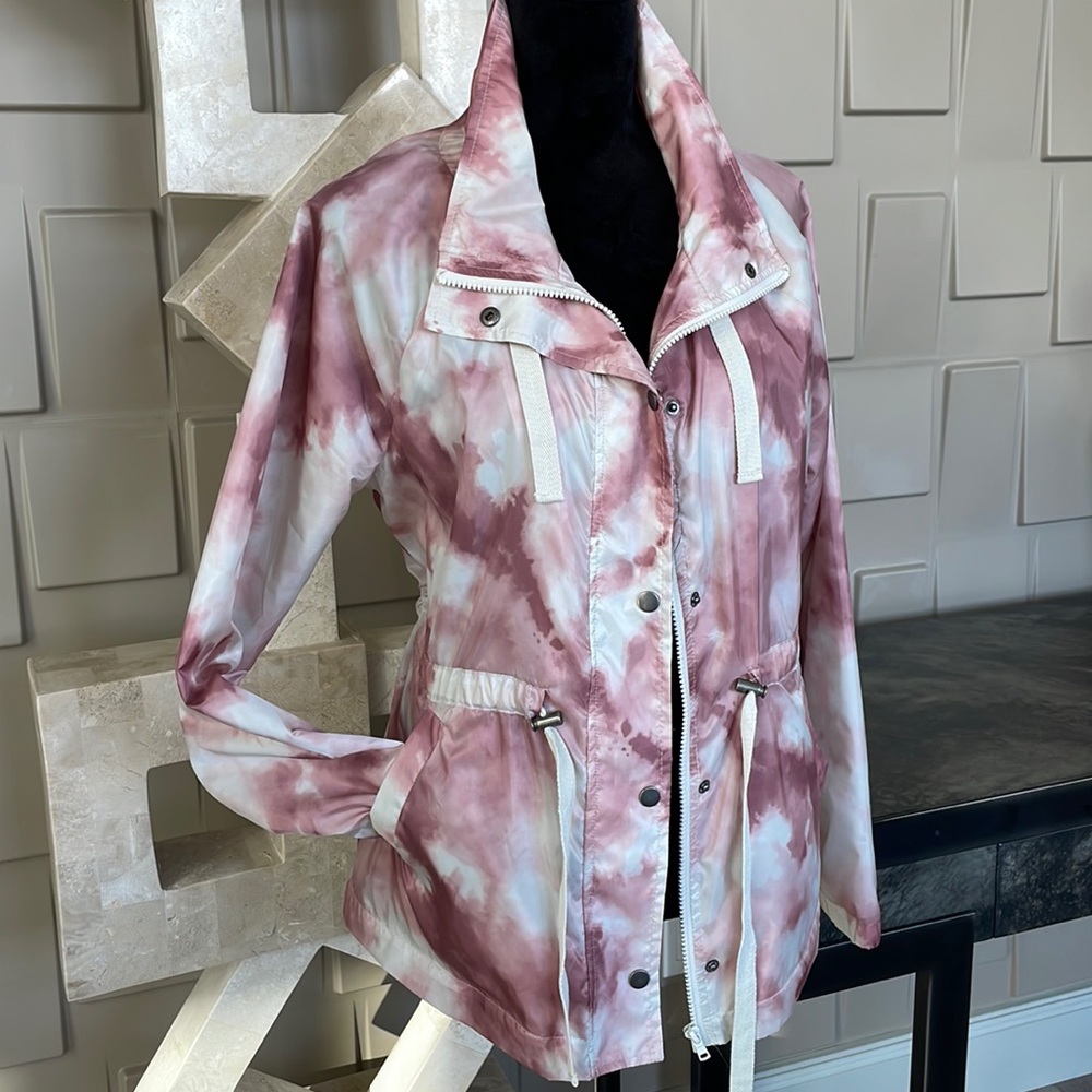 Maurice’s jacket rain coat pink white lightweight  zip up front Size Medium